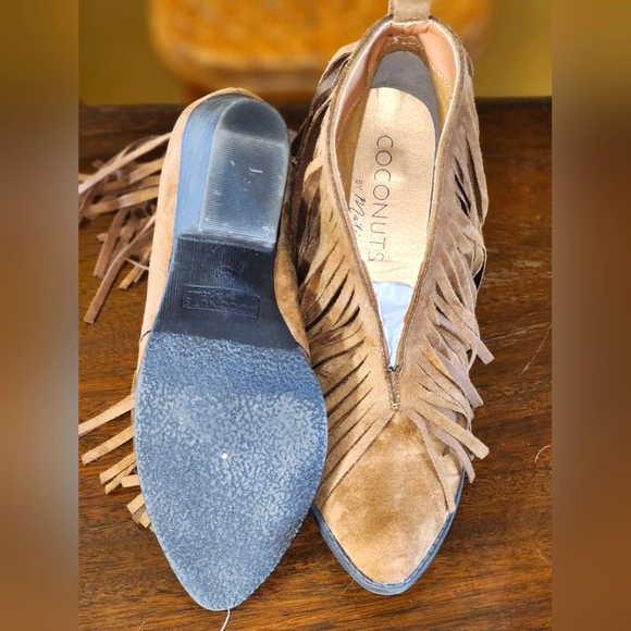 Coconuts by Matisse fringe booties, sz 10 - Picture 6 of 6